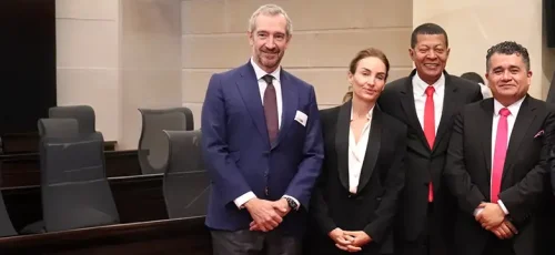 La Cámara de Representantes concede alta condecoración a la Corporación Universitaria de Asturias por su labor educativa